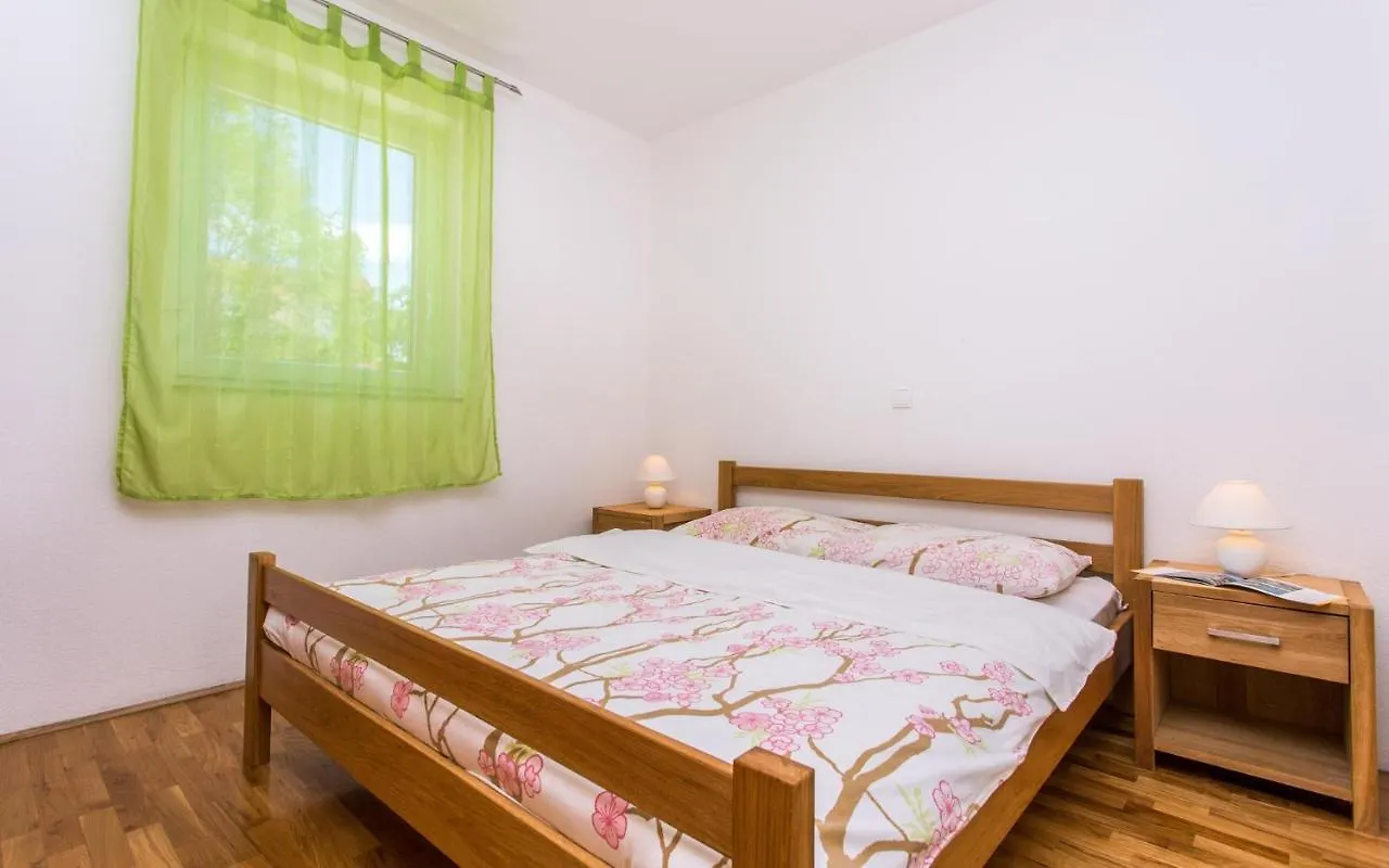 Apartment In Silo/Insel Krk 13580