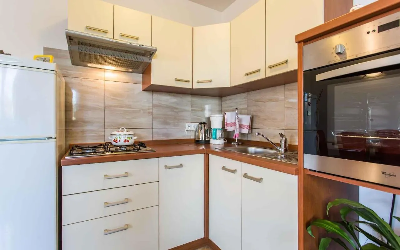 Apartment In Silo/Insel Krk 13580