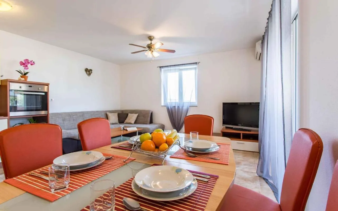 Apartment In Silo/Insel Krk 13580